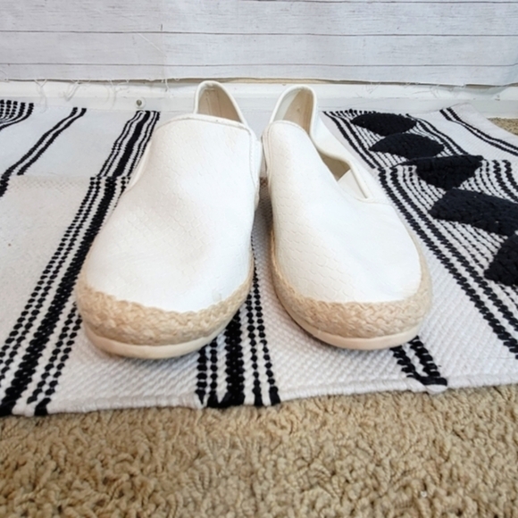 ESPRIT ELIANA WHITE SLIP ON ESPADRILLES, SZ 8 - Picture 2 of 10